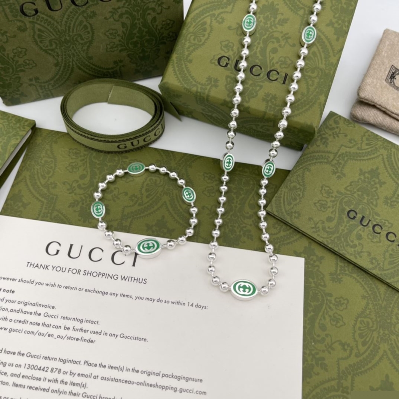G*u*i necklaces